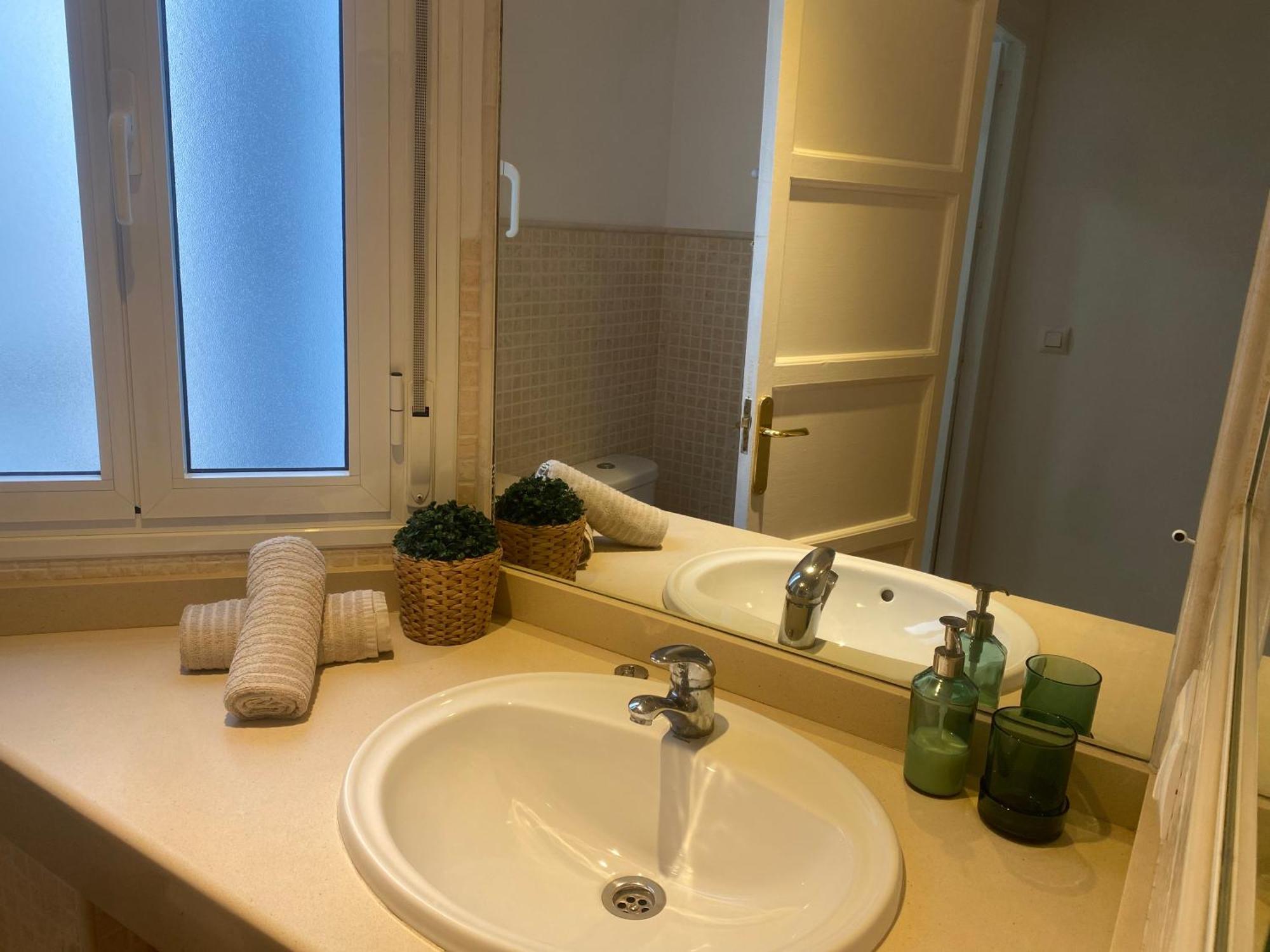 2 Bedroom Virgen De Begona Севилья Экстерьер фото